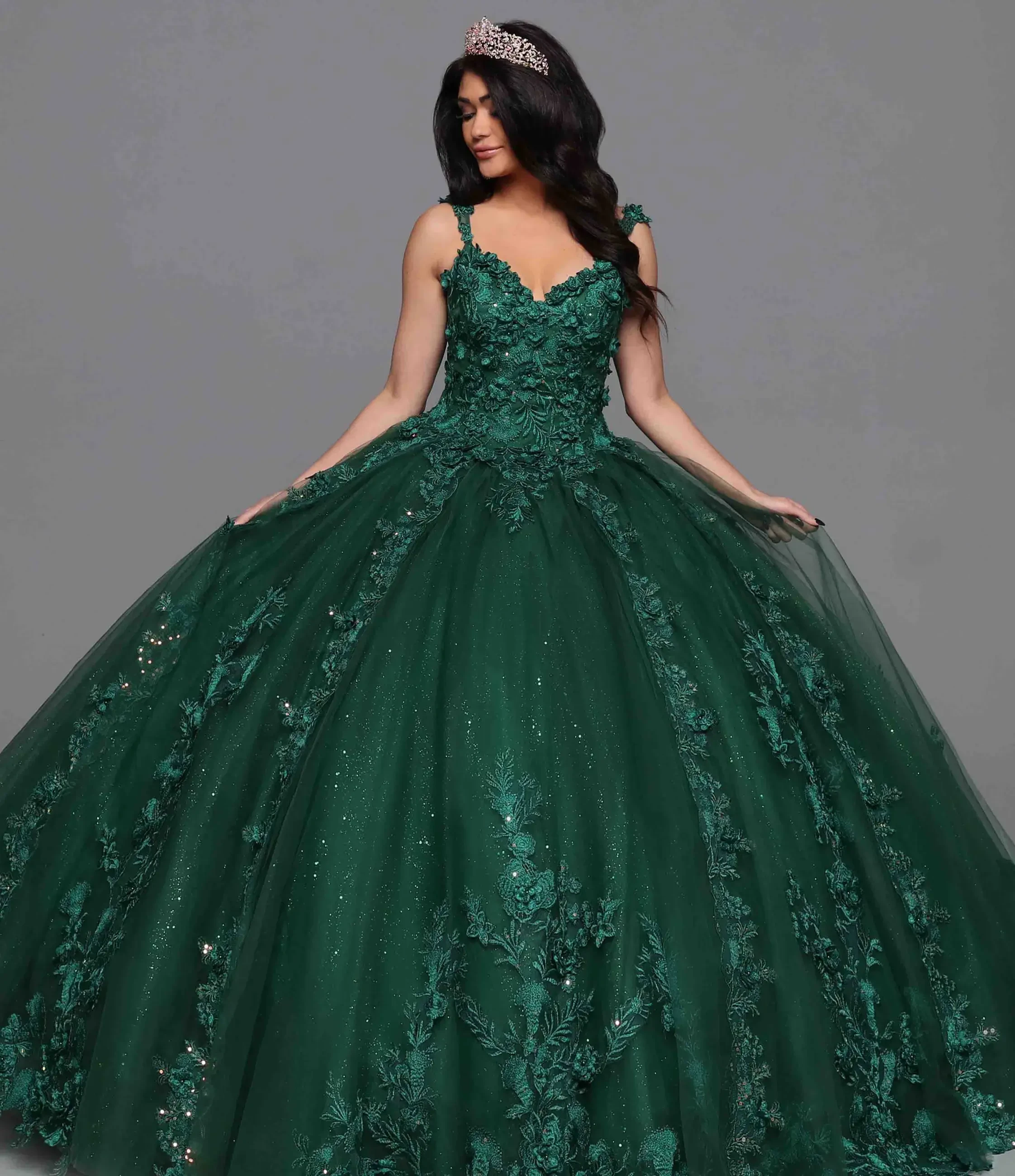 Q by Davinci Quinceanera dresses